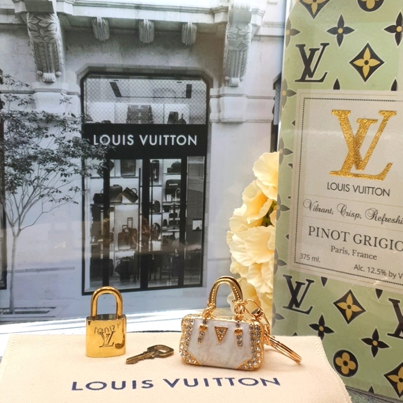 LOUIS VUITTON LOCK/KEY🔐 #314 W/ New Fashion Bag charm -EUC- - Picture 1 of 8